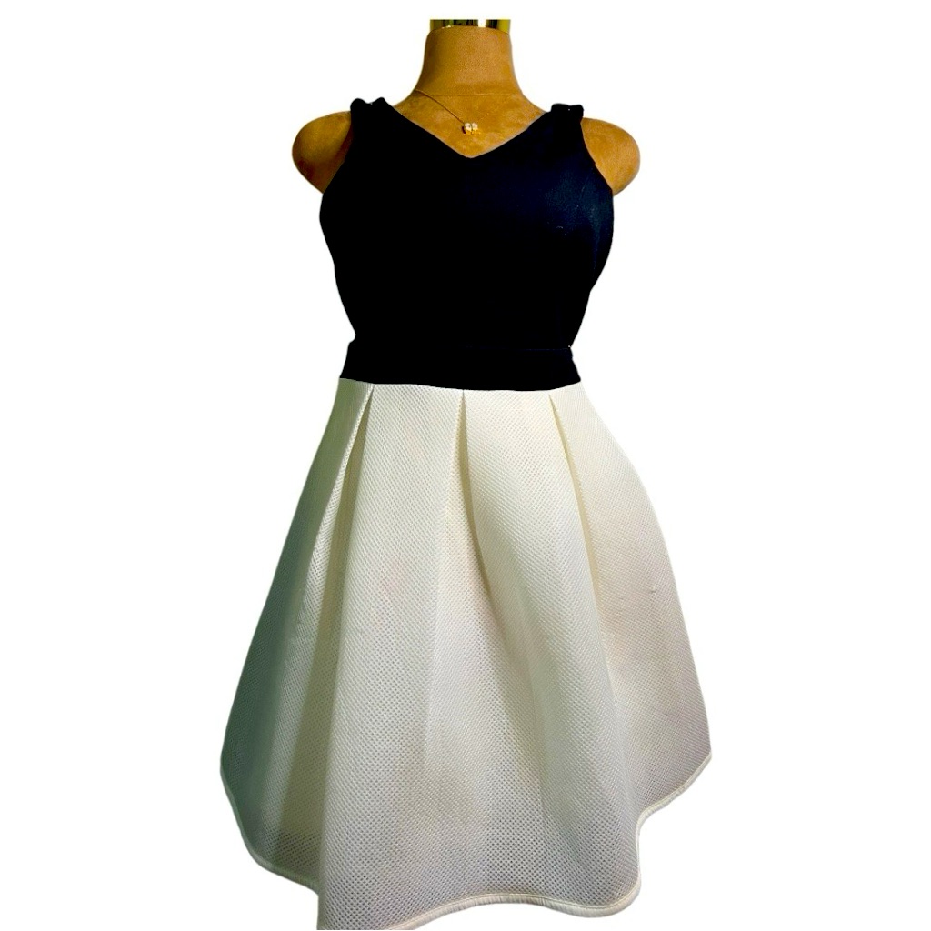 Express Women’s Size 0 (Zero). Black & White Pleated Dress. Criss-Cross Back.